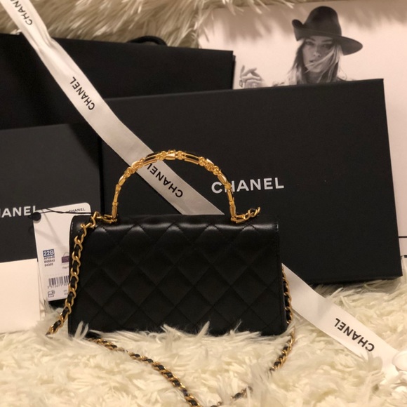 Chanel Flab Phone Holder with Chain - Picture 9 of 17